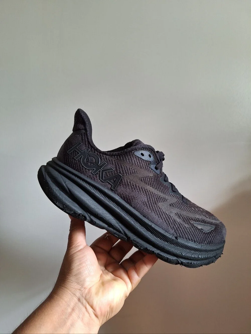 Hoka Clifton 9 Women's Black/Black Size 8.5D